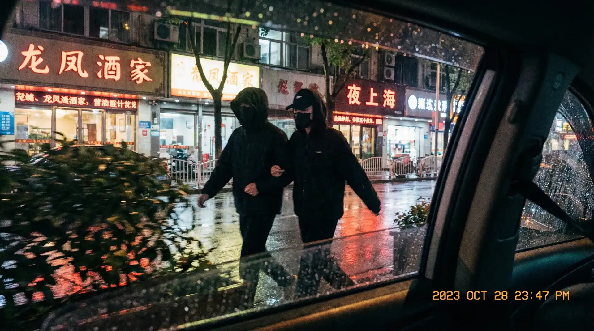 里番-里番动漫最新创作与精选视频|里番 - 顶流明星深夜密会现场抓拍照片